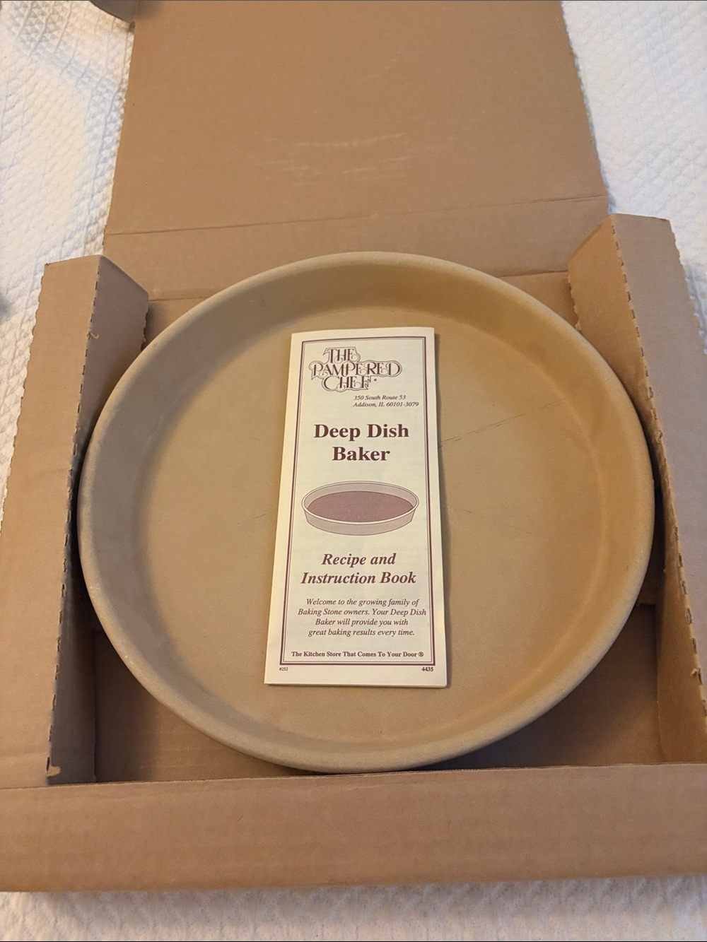 The Pampered Chef Tan Deep Dish Baker with Recipe Booklet